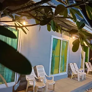 Ozone Huts Holiday park